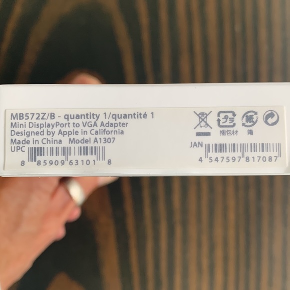 Apple Mini DisplayPort to VGA Adapter - Picture 3 of 4